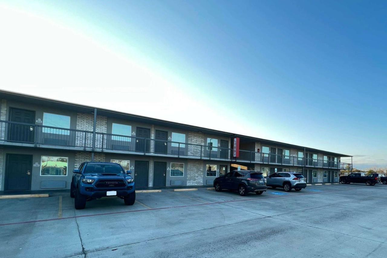 Super 8 By Wyndham Sulphur South Exterior photo